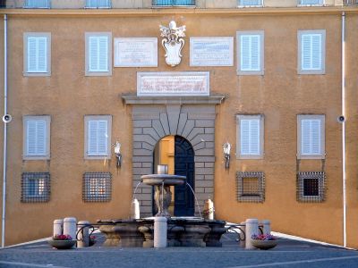 Fontana e Palazzo Apostolico